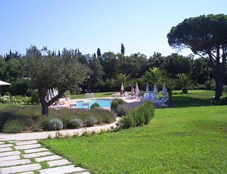 Hotel Villa Les Rosiers Гримо Экстерьер фото